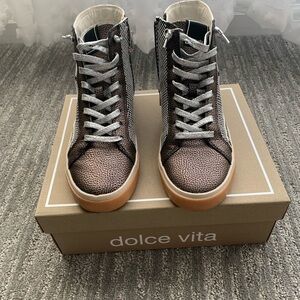 Dress up and down sneakers